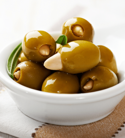 Olive con mandorle (10,00 euro al chilo)