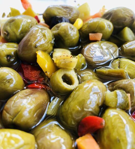 Misto di olive schiacciate e condite...GUSTA IL SAPORE DELLE OLIVE (6,00 euro al chilo)